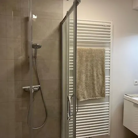 Elegant One Bedroom With Sea Views & Pool By Slowaystay Serviced & Short Lets