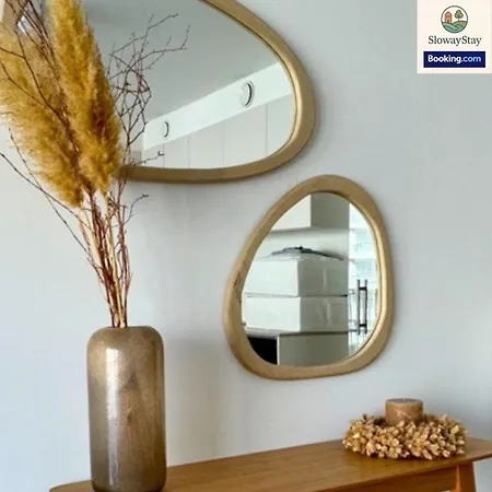 Sea View 1 Bedroom Flat With Pool - Ideal For Couples & Families By Slowaystay & Short Term Апартаменты