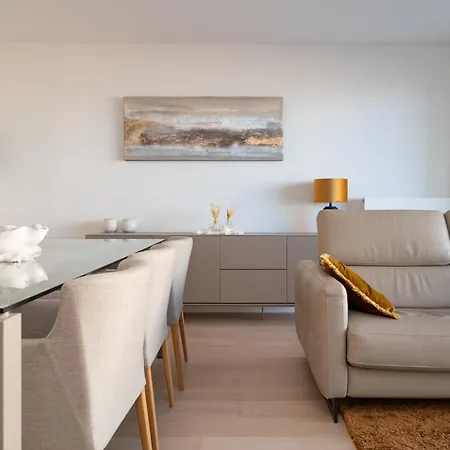 Sea View 1 Bedroom Flat With Pool - Ideal For Couples & Families By Slowaystay & Short Term Apartment